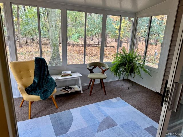 39353 Armstrong Lane, Westland, MI 48185