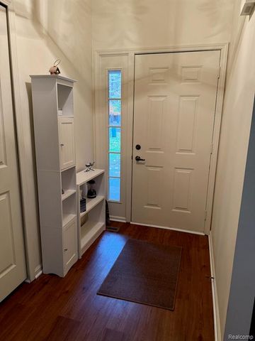 39353 Armstrong Lane, Westland, MI 48185
