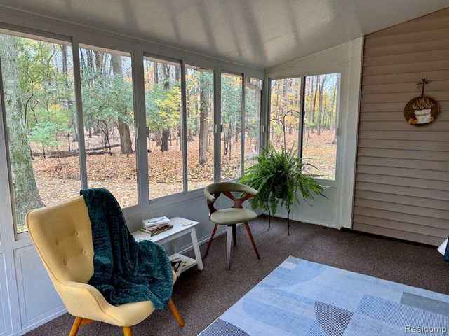 39353 Armstrong Lane, Westland, MI 48185