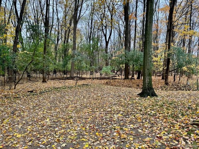 39353 Armstrong Lane, Westland, MI 48185