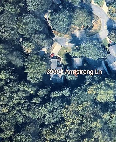 39353 Armstrong Lane, Westland, MI 48185
