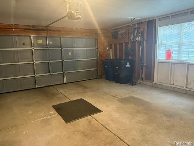 39353 Armstrong Lane, Westland, MI 48185