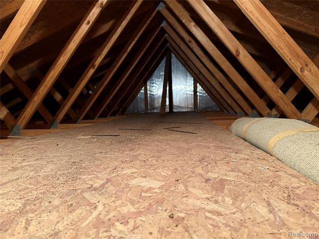 39353 Armstrong Lane, Westland, MI 48185