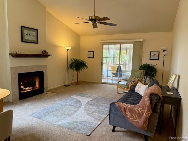 39353 Armstrong Lane, Westland, MI 48185