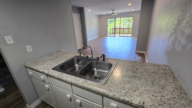 601 Dave Creek Pkwy Apt 73, Fairfield Bay, AR 72088