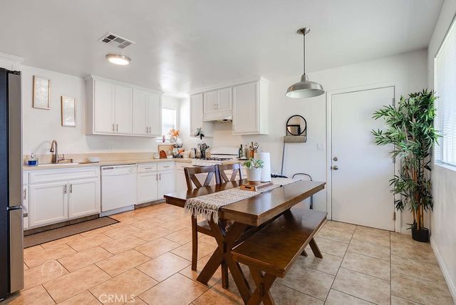 1016 Meredith Drive, Bakersfield, CA 93304