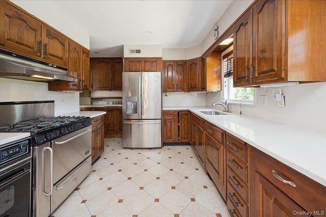 1 Windingwood Road N, Rye Brook, NY 10573