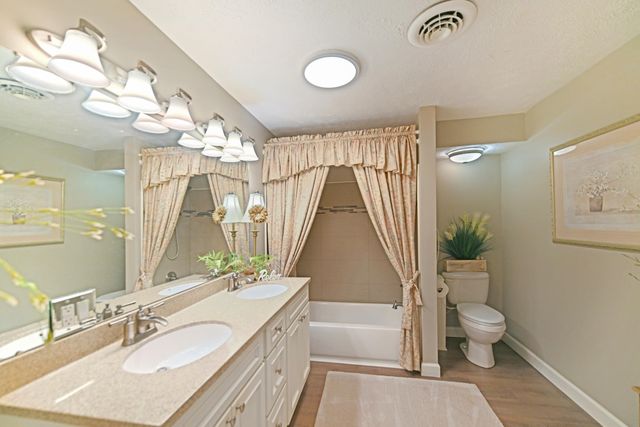 22618 Lake Shore Drive, Elkhart, IN 46514