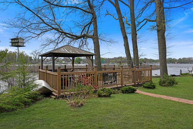 22618 Lake Shore Drive, Elkhart, IN 46514