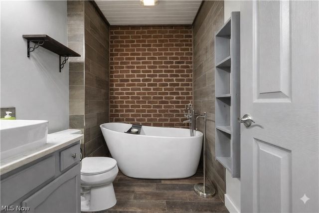 5051 Fox Ridge Drive, Green, OH 44720