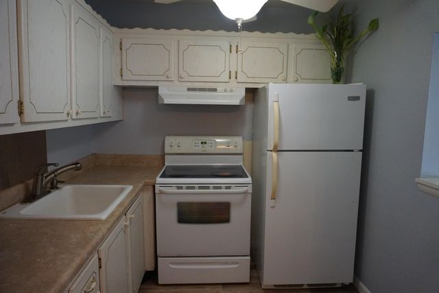 202 Andover H, West Palm Beach, FL 33417