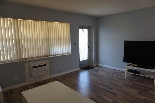 202 Andover H, West Palm Beach, FL 33417