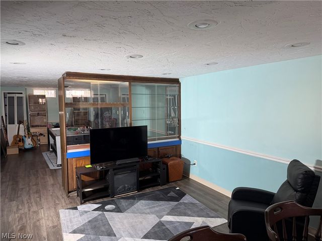 7239 Oakwood Road, Parma, OH 44130