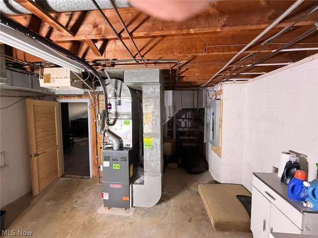 7239 Oakwood Road, Parma, OH 44130