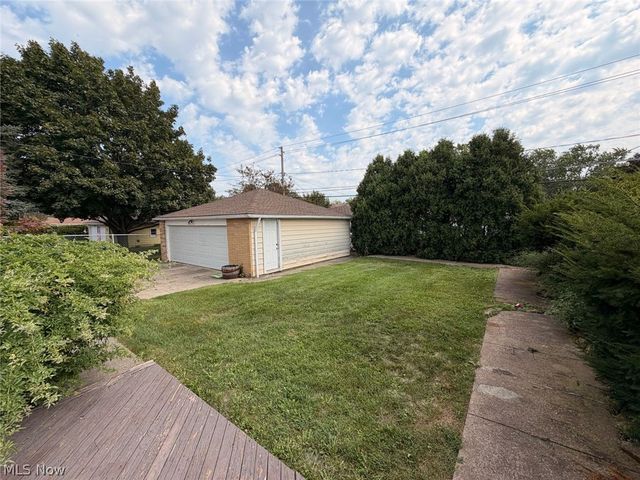 7239 Oakwood Road, Parma, OH 44130