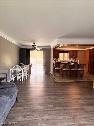 7239 Oakwood Road, Parma, OH 44130