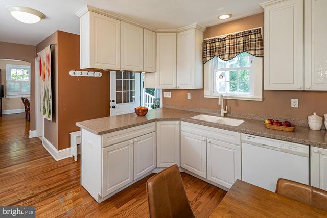 57 WASHINGTON ST, Rocky Hill, NJ 08553