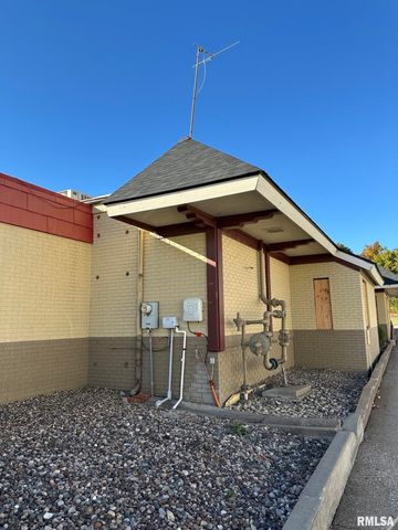 1800 36TH Avenue, Moline, IL 61265