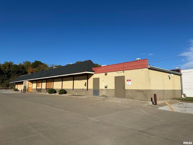 1800 36TH Avenue, Moline, IL 61265