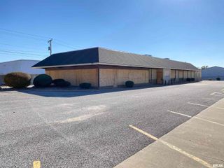 1800 36TH Avenue, Moline, IL 61265