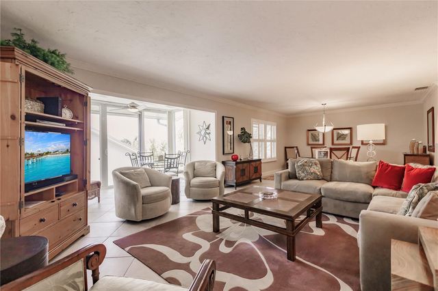 6052 W PEPPERTREE WAY 235B, Sarasota, FL 34242