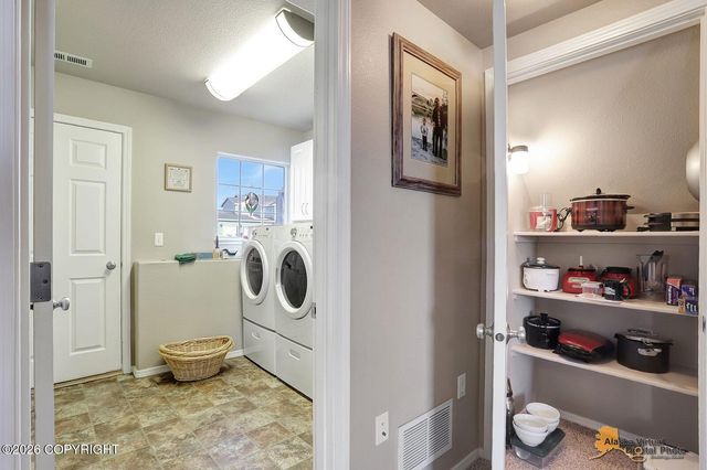 13670 E Field Lane, Palmer, AK 99645