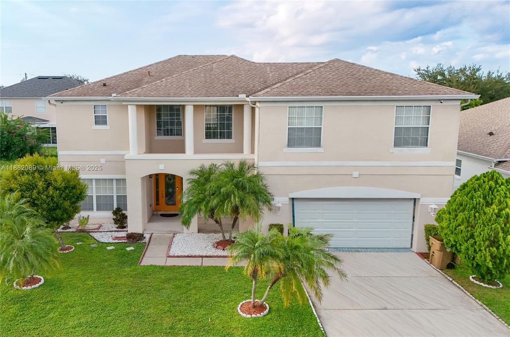 215 Abbotsbury Dr, Kissimmee, FL 34758