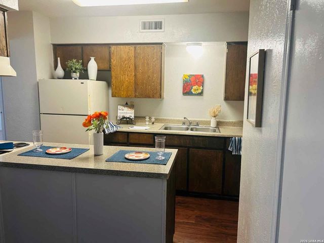 2957 Park Square Dr # 59-201, Irving, TX 75060