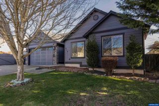612 N 6TH St, Carlton, OR 97111