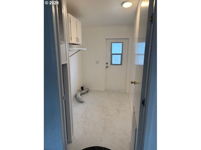 1400 CANDLELIGHT Dr 174, Eugene, OR 97402