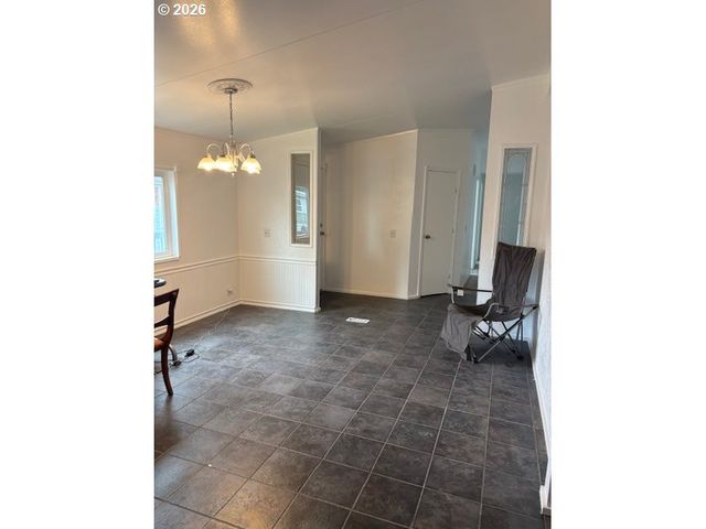 1400 CANDLELIGHT Dr 174, Eugene, OR 97402