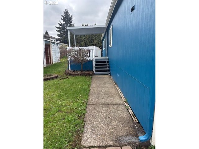 1400 CANDLELIGHT Dr 174, Eugene, OR 97402