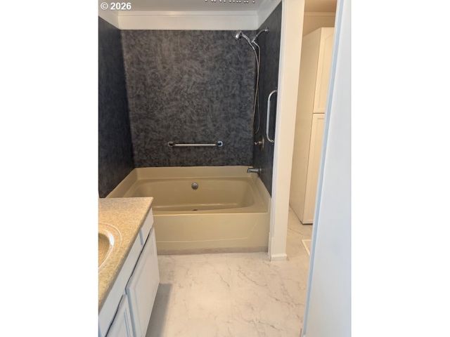 1400 CANDLELIGHT Dr 174, Eugene, OR 97402