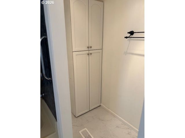 1400 CANDLELIGHT Dr 174, Eugene, OR 97402