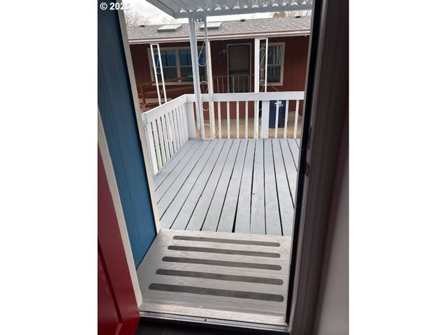 1400 CANDLELIGHT Dr 174, Eugene, OR 97402