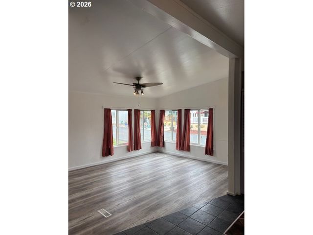 1400 CANDLELIGHT Dr 174, Eugene, OR 97402