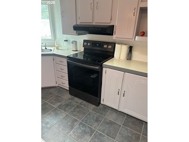 1400 CANDLELIGHT Dr 174, Eugene, OR 97402