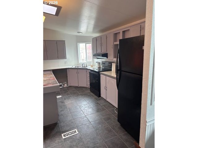 1400 CANDLELIGHT Dr 174, Eugene, OR 97402