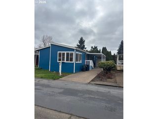 1400 CANDLELIGHT Dr 174, Eugene, OR 97402