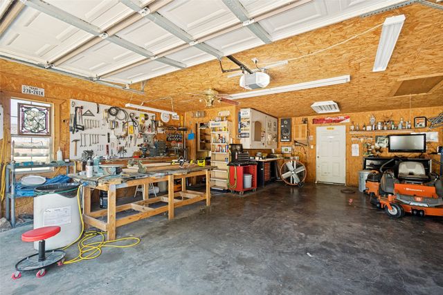 906 Clearview Street, Krum, TX 76249