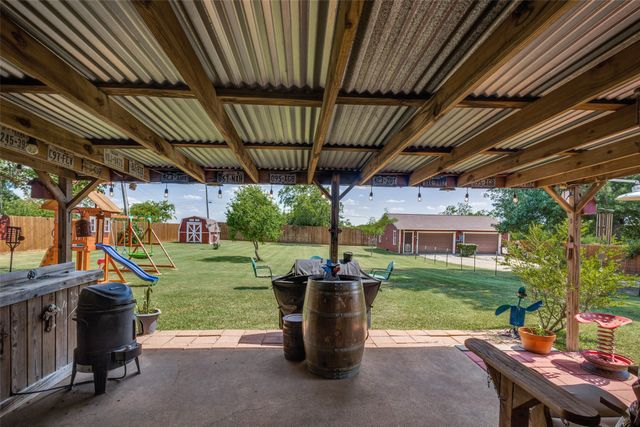 906 Clearview Street, Krum, TX 76249