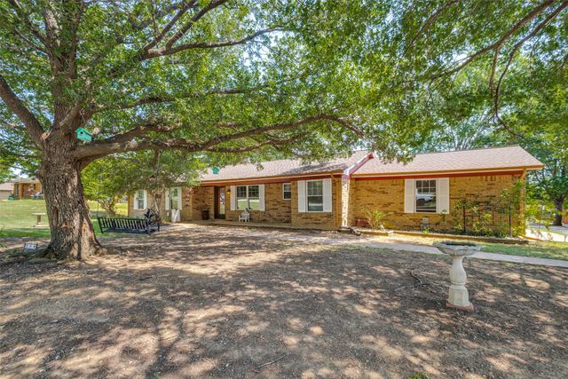 906 Clearview Street, Krum, TX 76249