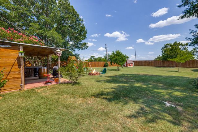 906 Clearview Street, Krum, TX 76249