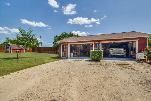 906 Clearview Street, Krum, TX 76249