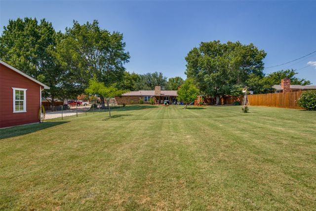906 Clearview Street, Krum, TX 76249