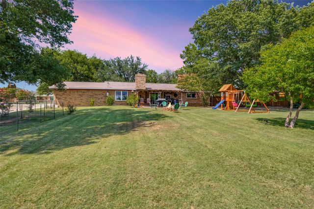 906 Clearview Street, Krum, TX 76249