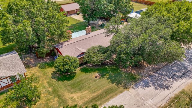 906 Clearview Street, Krum, TX 76249