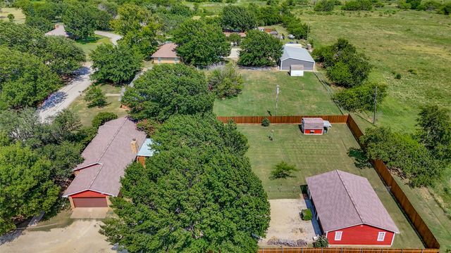 906 Clearview Street, Krum, TX 76249