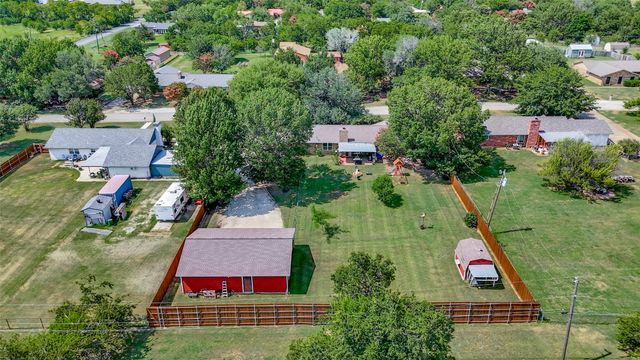 906 Clearview Street, Krum, TX 76249