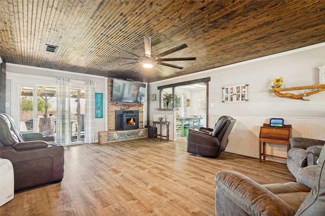 906 Clearview Street, Krum, TX 76249